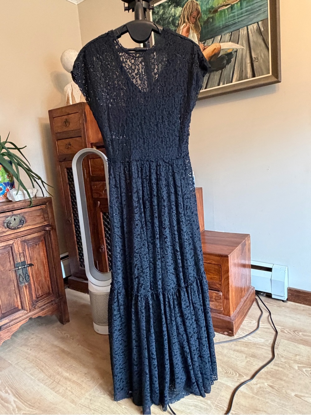 Black Lace Cap-Sleeve Maxi Dress in Black size S